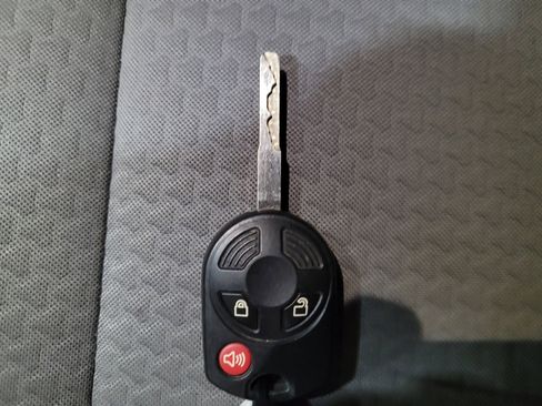 Used 2017 Ford Escape SE w/ SE Cold Weather Package image 32