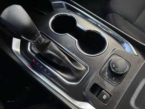 Used 2023 Chevrolet Traverse LT image 27