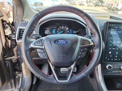 Used 2023 Ford Edge ST-Line w/ Class II Trailer Tow Package image 17
