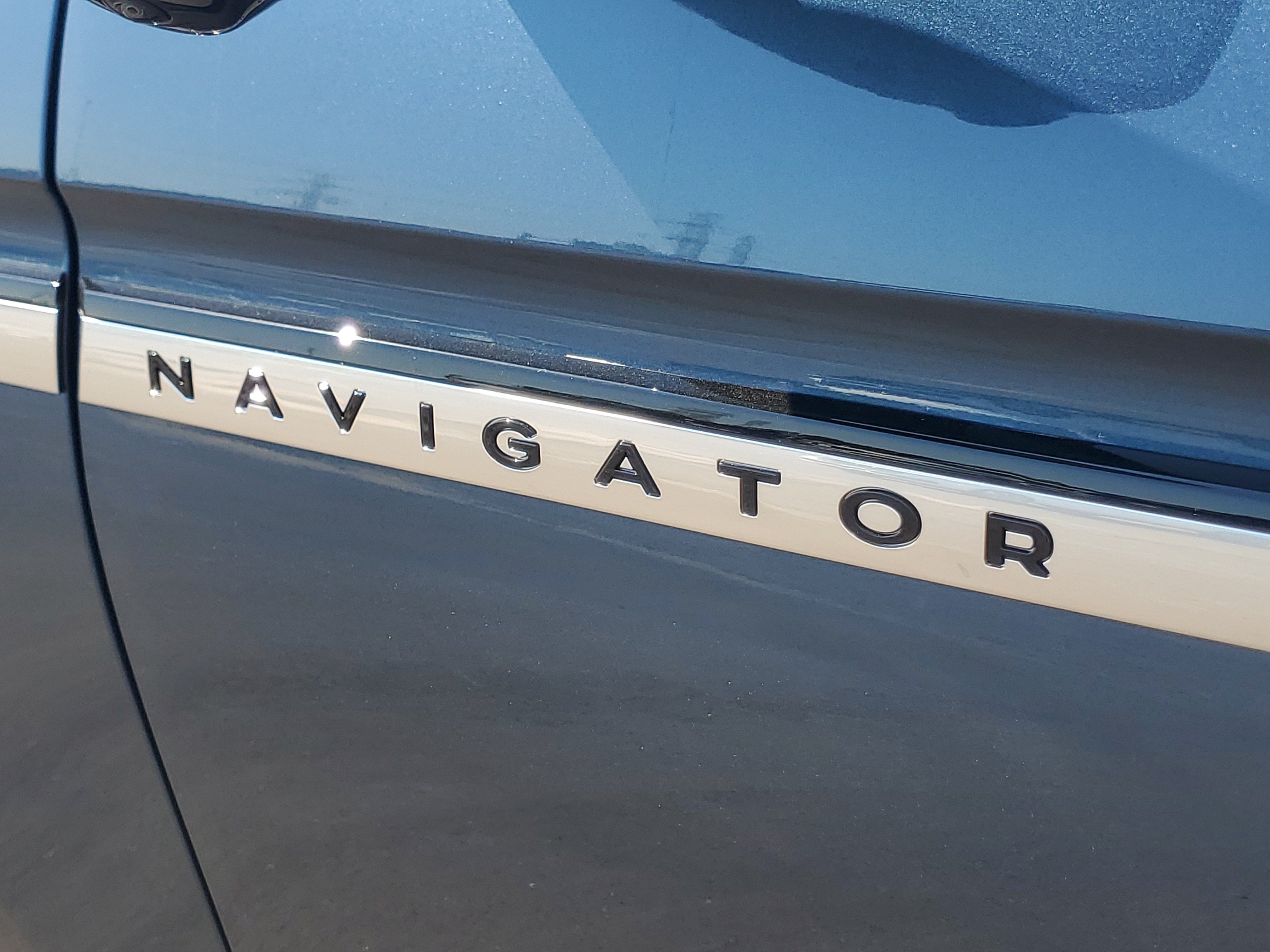 New 2027 Lincoln Navigator Reserve AWD/4WD image 7