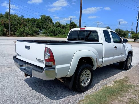 Used 2015 Toyota Tacoma PreRunner w/ SR5 Package RWD image 5
