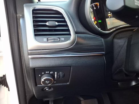 Used 2022 Jeep Grand Cherokee Limited AWD/4WD image 27