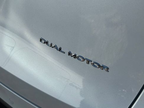 Used 2021 Tesla Model Y Long Range AWD/4WD image 22