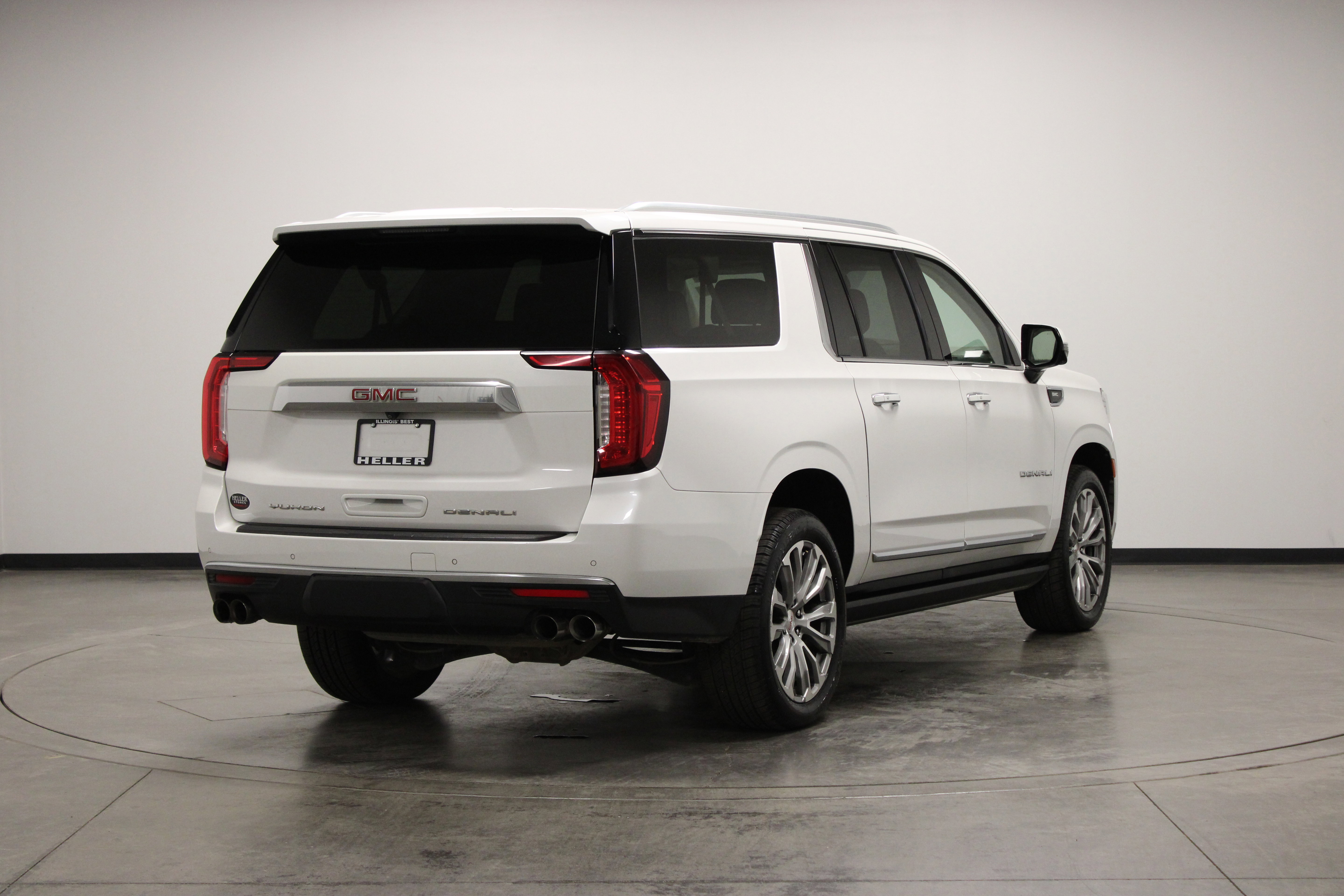 Used 2023 GMC Yukon XL Denali AWD/4WD image 8