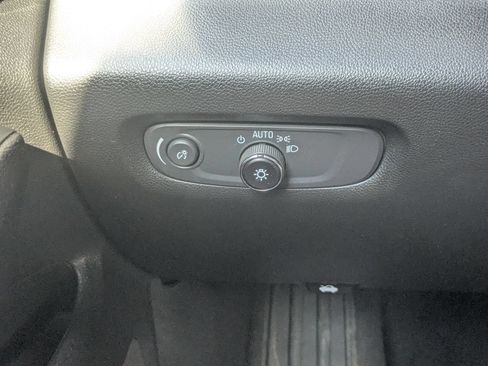 Used 2022 Chevrolet Traverse LT AWD/4WD image 16