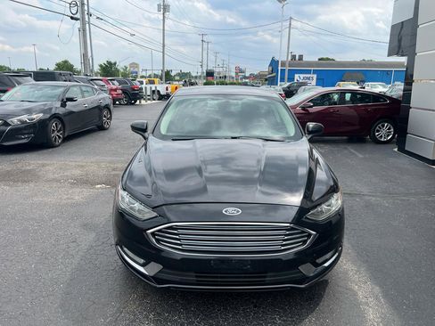 Used 2018 Ford Fusion SE w/ Fusion SE Technology Package FWD image 8