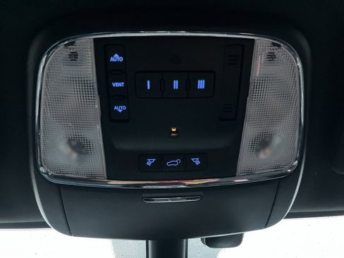 Used 2018 Jeep Grand Cherokee Limited image 25