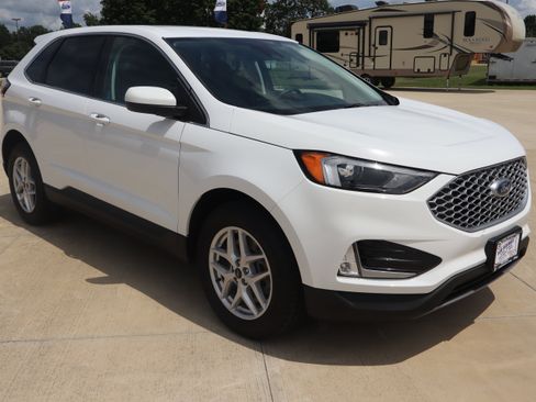 Used 2024 Ford Edge SEL w/ Convenience Package AWD/4WD image 4