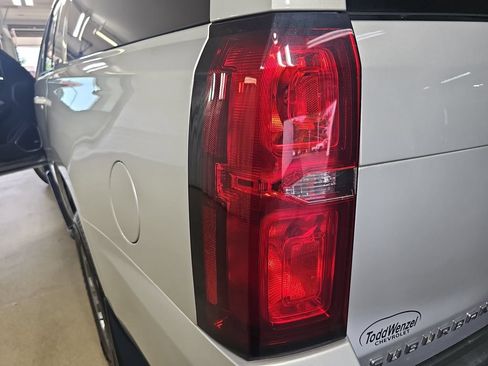 Used 2017 Chevrolet Suburban LT w/ Luxury Package AWD/4WD image 42
