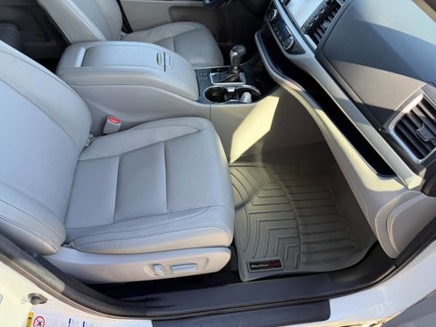 Used 2017 Toyota Highlander XLE w/ Protection Package #3 image 19
