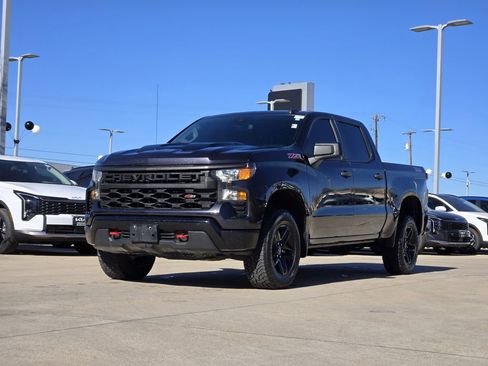 Used 2022 Chevrolet Silverado 1500 Custom Trail Boss w/ LPO, Dark Essentials Package image 2