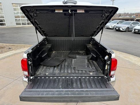Certified 2019 Toyota Tacoma SR5 image 7