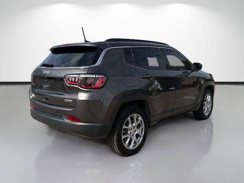 Used 2023 Jeep Compass Latitude AWD/4WD image 3