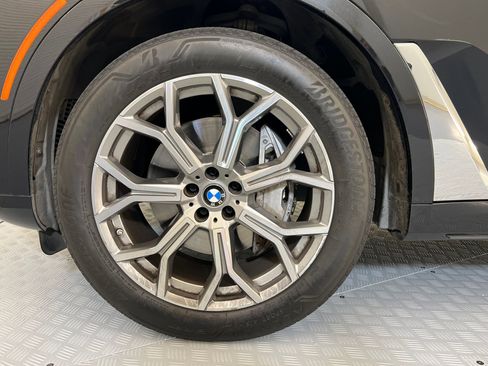 Certified 2024 BMW X7 xDrive40i image 11