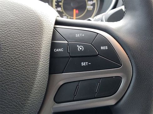 Used 2021 Jeep Cherokee Latitude Lux w/ Comfort/Convenience Group image 21