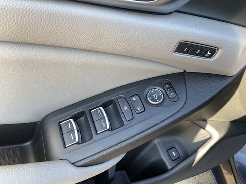 Used 2020 Honda Accord Touring image 52