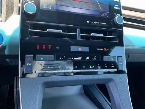 Used 2021 Toyota Avalon XLE w/ Moonroof Package FWD image 15