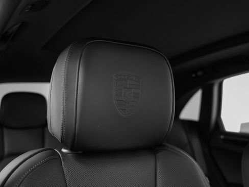 Certified 2025 Porsche Macan image 21