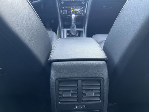 Used 2020 Volkswagen Passat 2.0T R-Line image 21