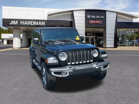 Used 2022 Jeep Wrangler Unlimited Sahara w/ Cold Weather Group image 4