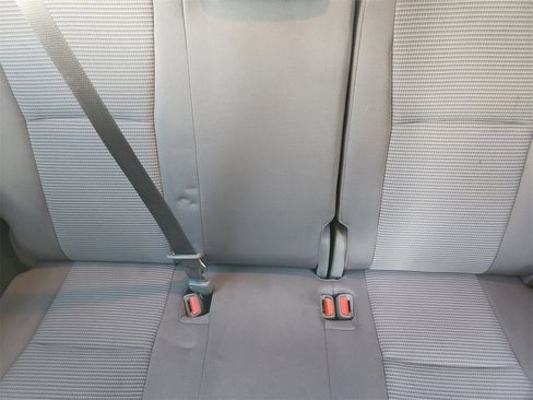 Used 2020 Toyota Highlander L image 29