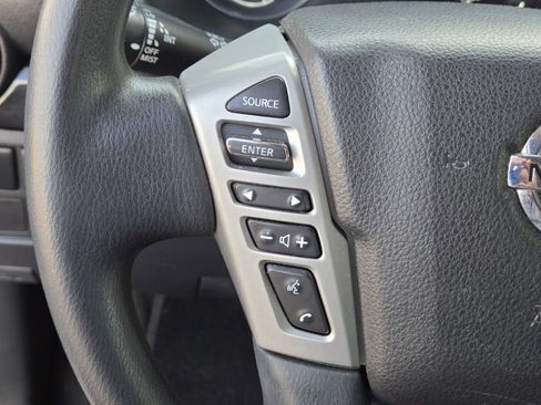 Used 2022 Nissan Titan SV image 19