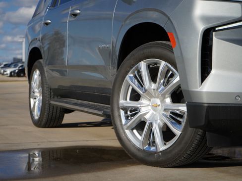 Used 2024 Chevrolet Tahoe High Country image 2