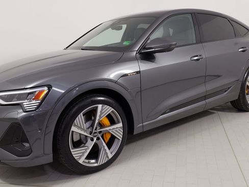 Used 2023 Audi e-tron Prestige w/ Prestige Package image 3