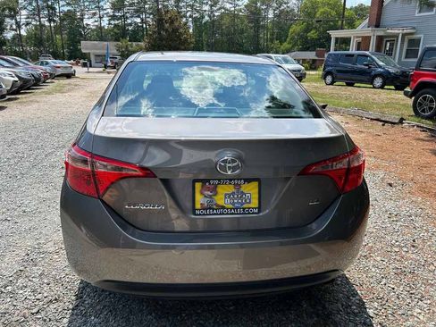 Used 2017 Toyota Corolla LE FWD image 5