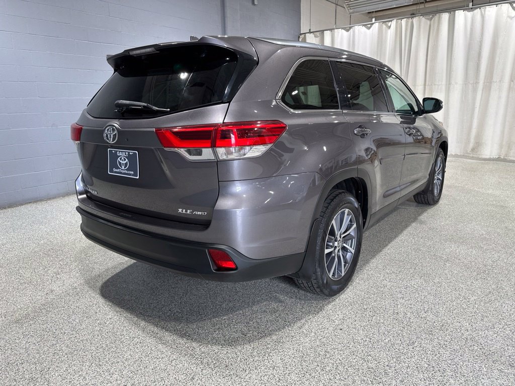 Used 2019 Toyota Highlander XLE AWD/4WD image 4