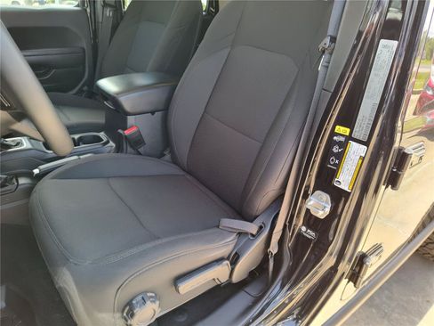 Used 2023 Jeep Gladiator Sport AWD/4WD image 15