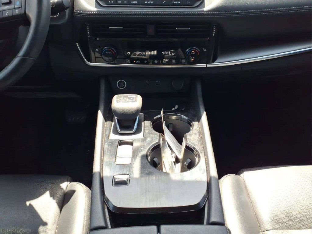 Used 2021 Nissan Rogue SV w/ Premium Package FWD image 11