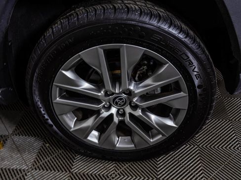 Used 2022 Toyota RAV4 XLE Premium image 51