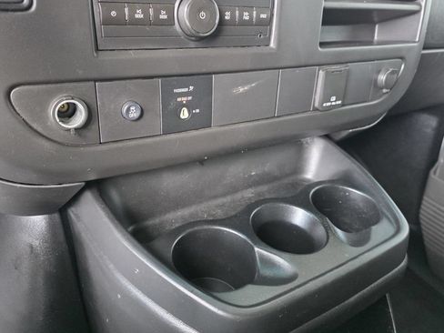 Used 2016 Chevrolet Express 2500 RWD image 17