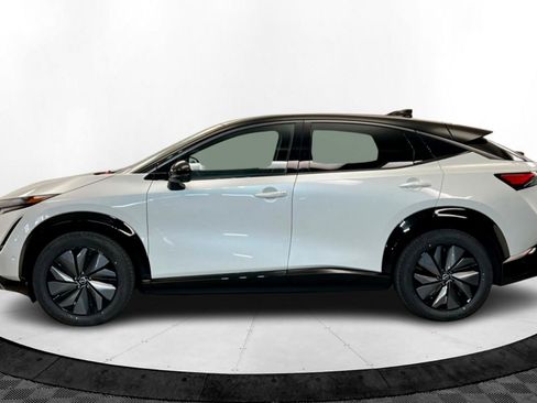 New 2025 Nissan Ariya Platinum image 2