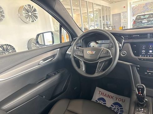 Certified 2024 Cadillac XT5 Luxury w/ LPO, Floor Liner Package AWD/4WD image 31