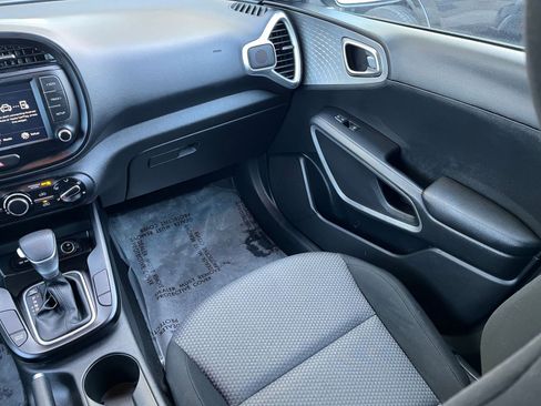 Used 2025 Kia Soul LX w/ LX Technology Package image 32