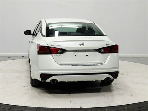 Used 2023 Nissan Altima 2.5 SV w/ SV Premium Package image 6