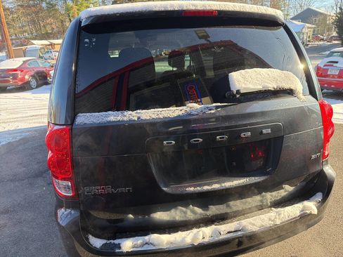 Used 2014 Dodge Grand Caravan SXT image 6