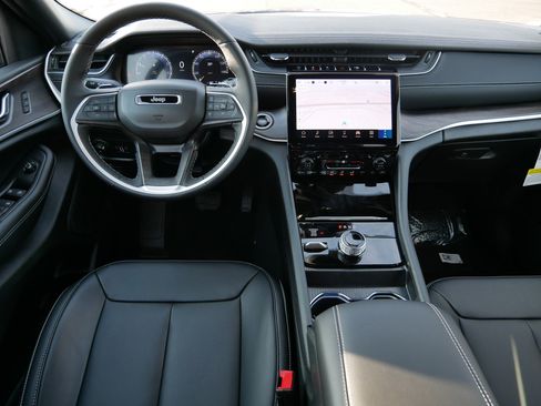 New 2025 Jeep Grand Cherokee L Limited w/ Black Appearance Package image 10