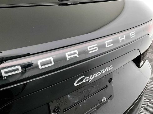 Used 2022 Porsche Cayenne image 57