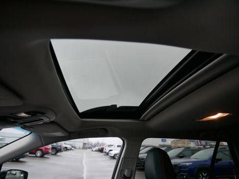 Used 2022 Subaru Outback Limited XT image 32