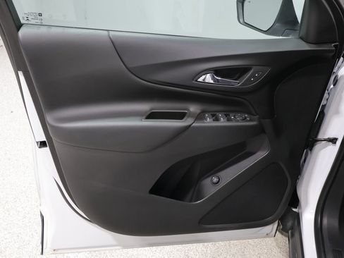 Used 2022 Chevrolet Equinox LT AWD/4WD image 13