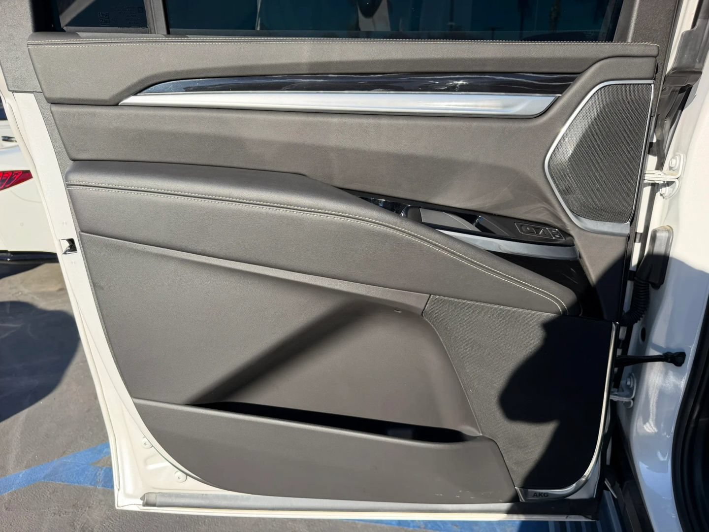Used 2025 Cadillac Escalade ESV Sport AWD/4WD image 37