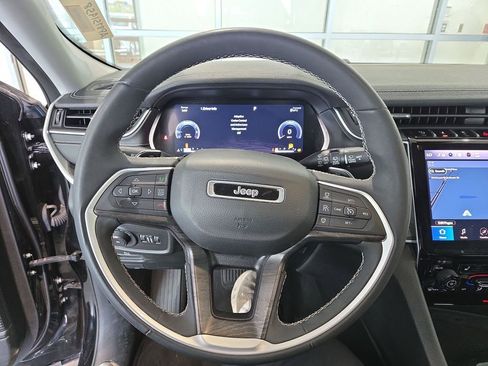 Used 2022 Toyota RAV4 Limited FWD image 9