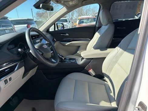 Certified 2022 Cadillac XT4 Luxury w/ Cold Weather Package image 11