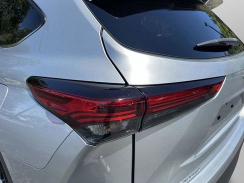 Used 2023 Toyota Highlander XLE FWD image 39