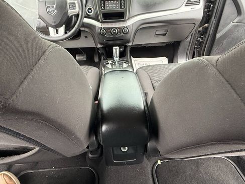 Used 2017 Dodge Journey SE w/ Flexible Seating Group FWD image 16