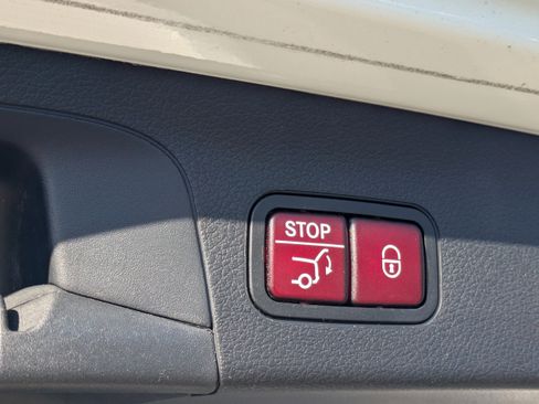 Used 2021 Mercedes-Benz GLS 450 4MATIC image 14