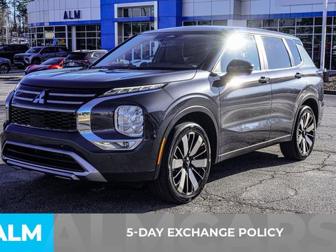 Used 2025 Mitsubishi Outlander SE image 5